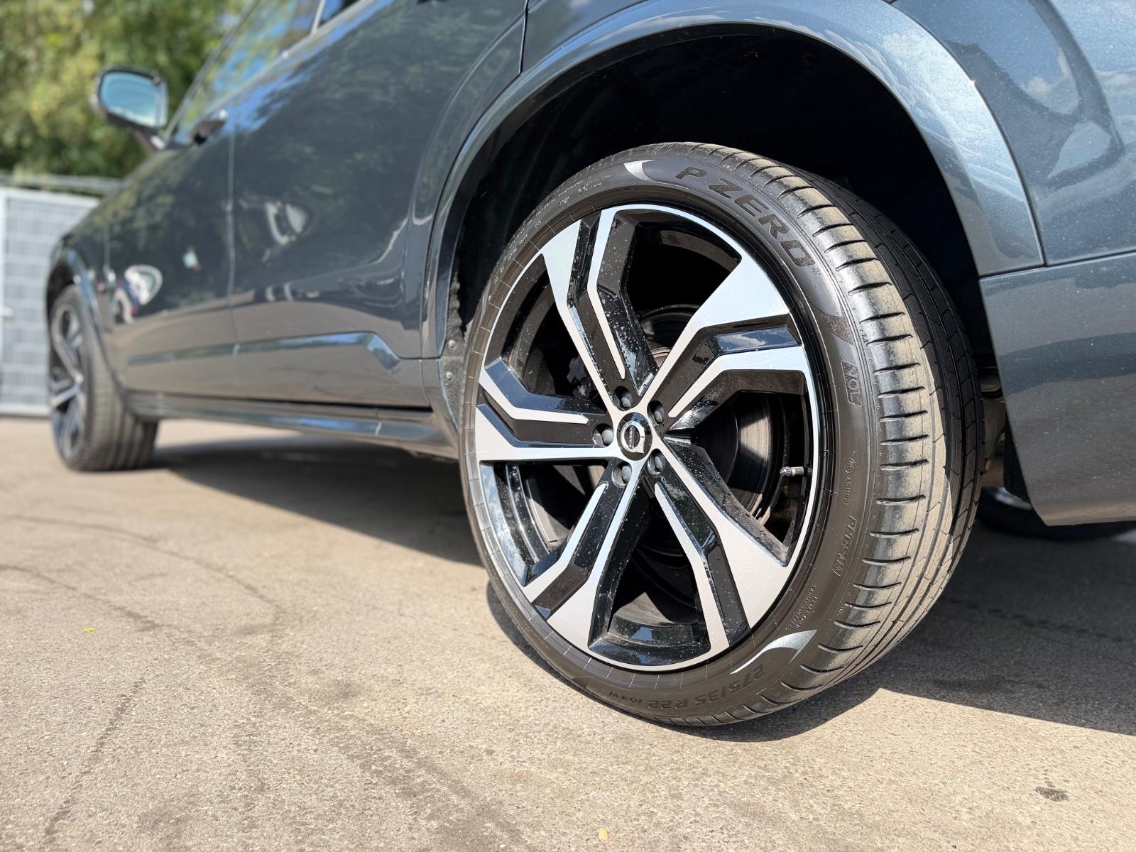 Volvo XC 90 MOMENTUM PRO AWD *7.SITZER*NAVI*LEDER*