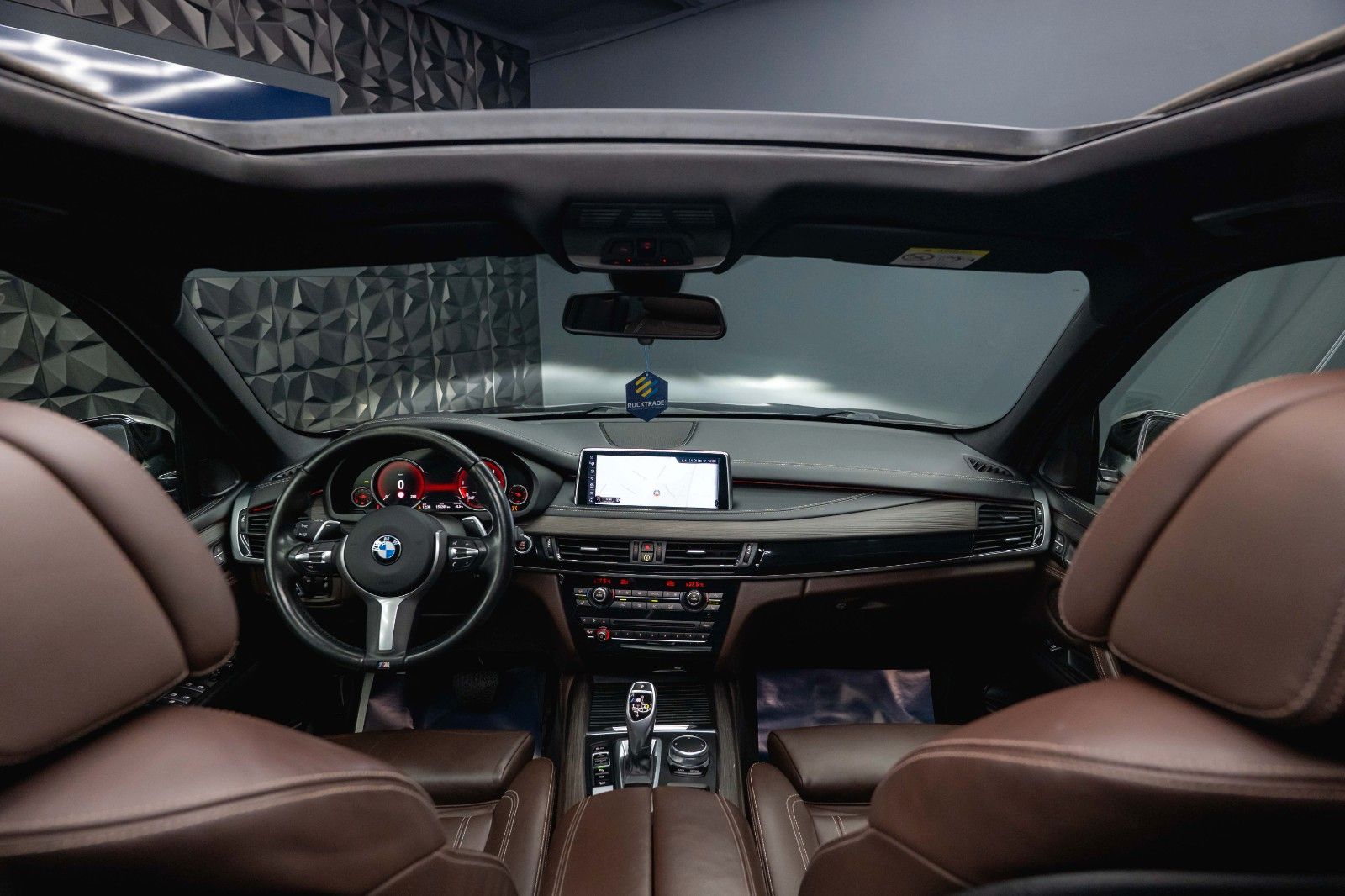 Fahrzeugabbildung BMW X5 M50d Performance *Pano*CarPlay*DAB*360°*  19%