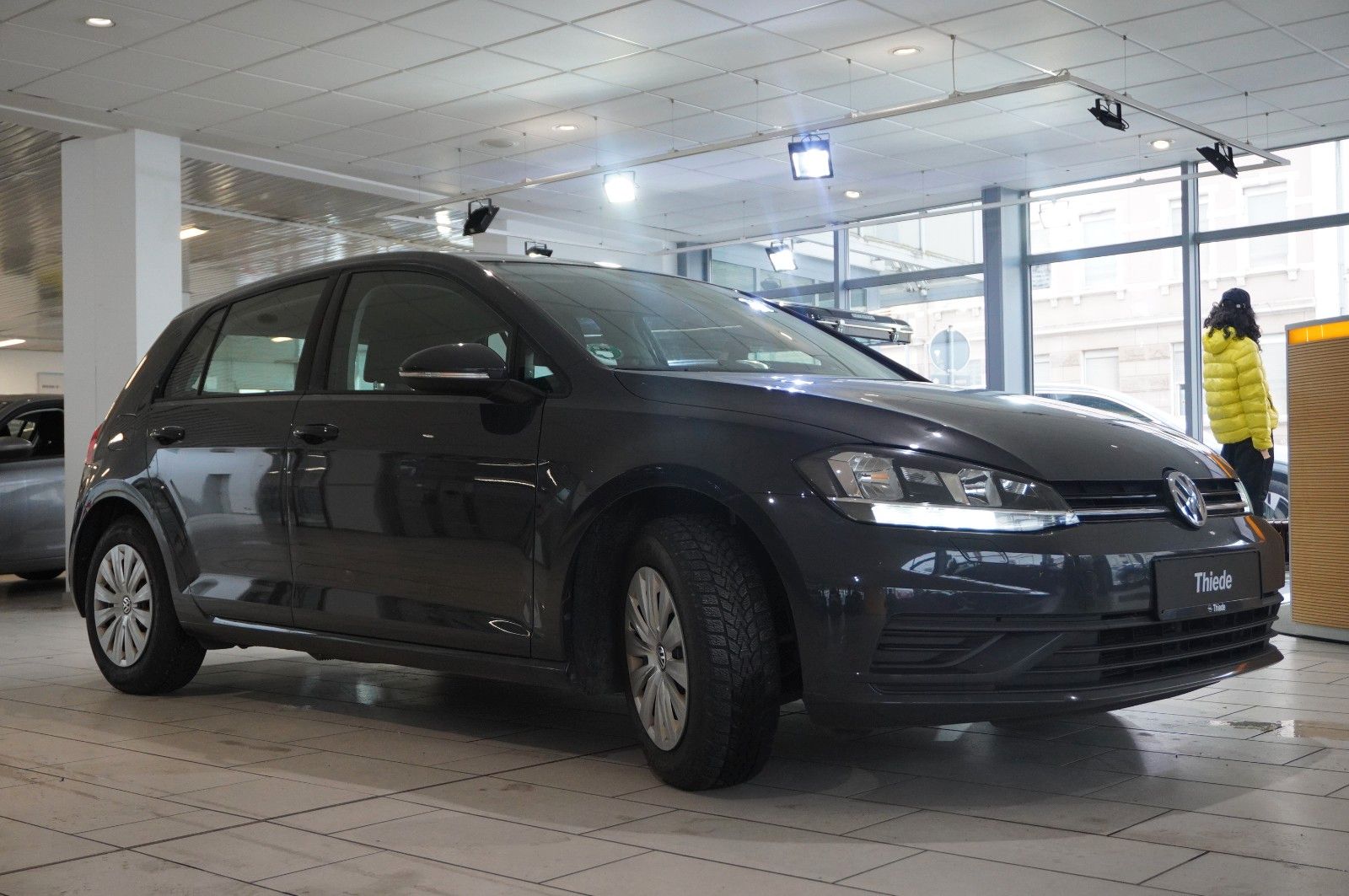 Fahrzeugabbildung Volkswagen Golf VII Lim. 1.0 TSI TRENDLINE NAVI/SHZ/PDC