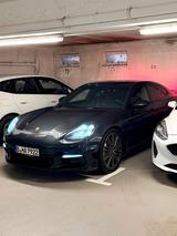 Porsche Panamera 4 E-Hybrid  - Porsche Panamera mit Hybrid-Antrieb: Limousine