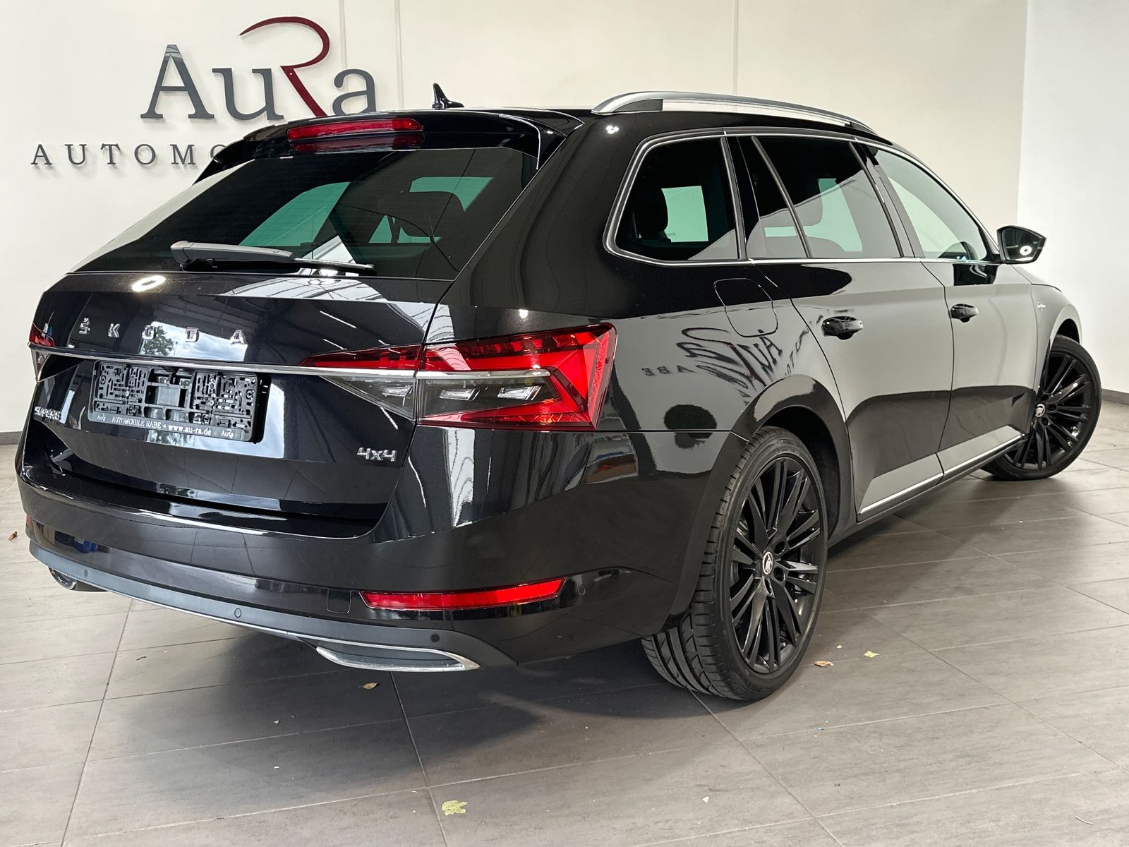 Fahrzeugabbildung SKODA Superb Combi 2.0 TDI DSG L&K 4x4 NAV+LED+AHK+KAM