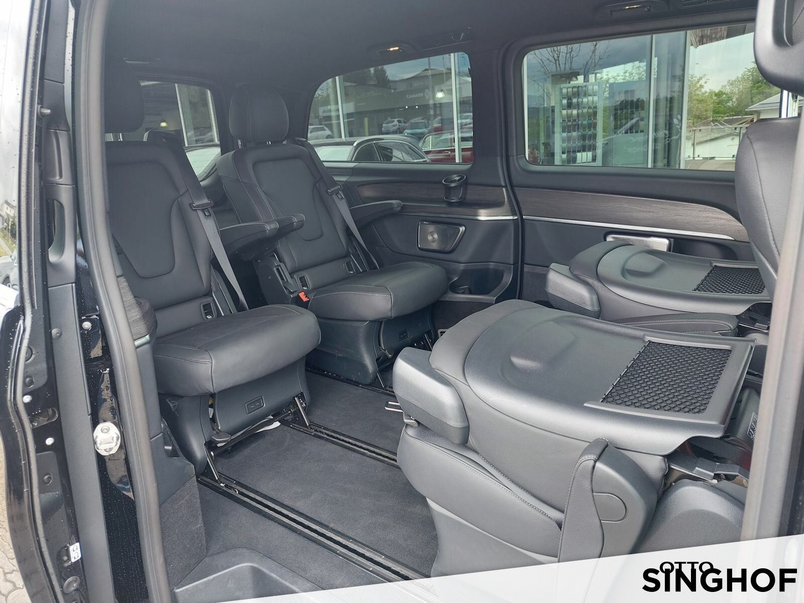 Fahrzeugabbildung Mercedes-Benz V 300 d AVANTGARDE Lang +AHK+360°+Distr+dyn.LED+