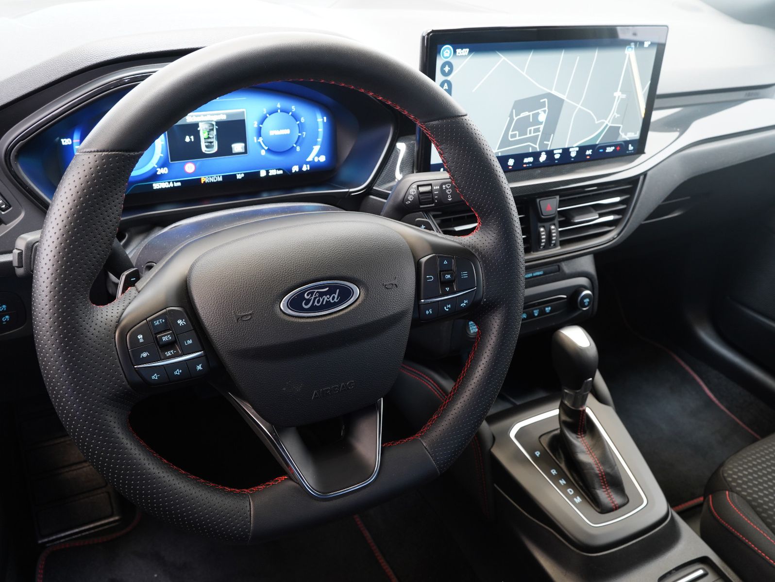 Fahrzeugabbildung Ford Focus Turnier ST-Line X 1.0 EcoBoost Mild-Hybrid