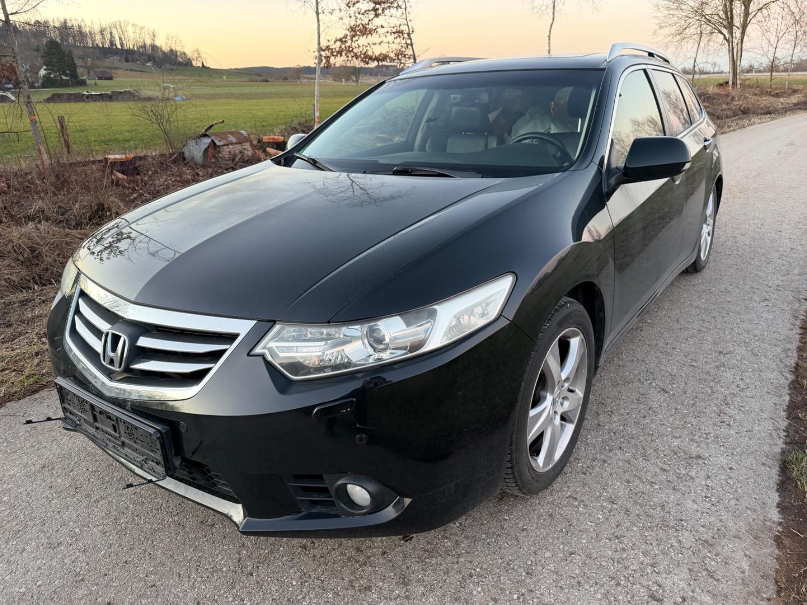 Honda Accord Tourer 2.2 i-DTEC Executive Vollausstattu