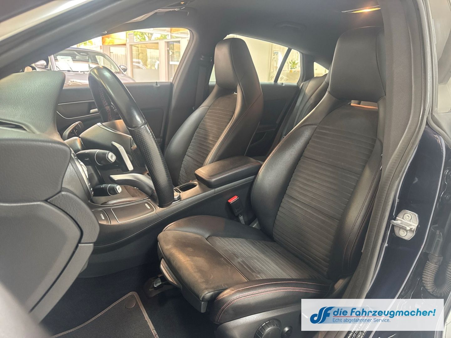 Fahrzeugabbildung Mercedes-Benz CLA 180 Shooting Brake AMG Sportpaket Navi LED *