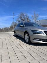 Skoda Superb Combi 2.0 TDI 4x4 DSG LED ACC CANTON AHK - Skoda Superb Unfallwagen