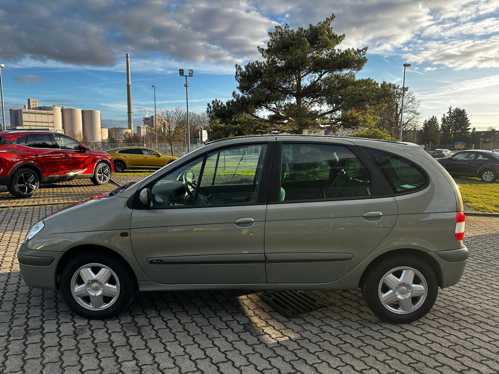 Fahrzeugabbildung Renault Scenic