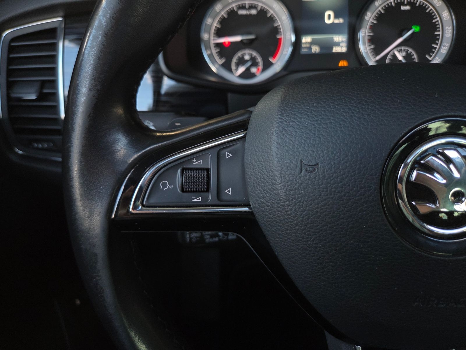 Fahrzeugabbildung SKODA Kodiaq Style 4x4 PANO MEMORY 360° STNDHZ