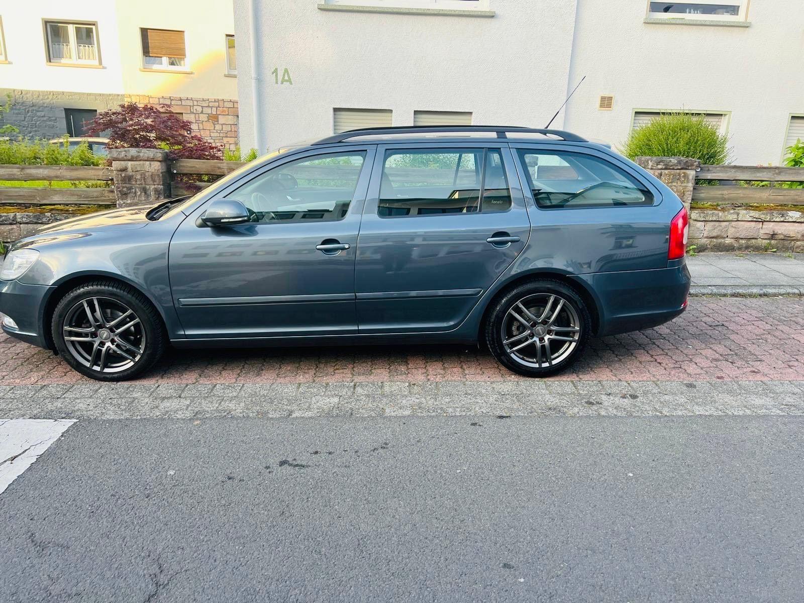 Skoda Octavia 2009 — engine 102 HP (75kW)