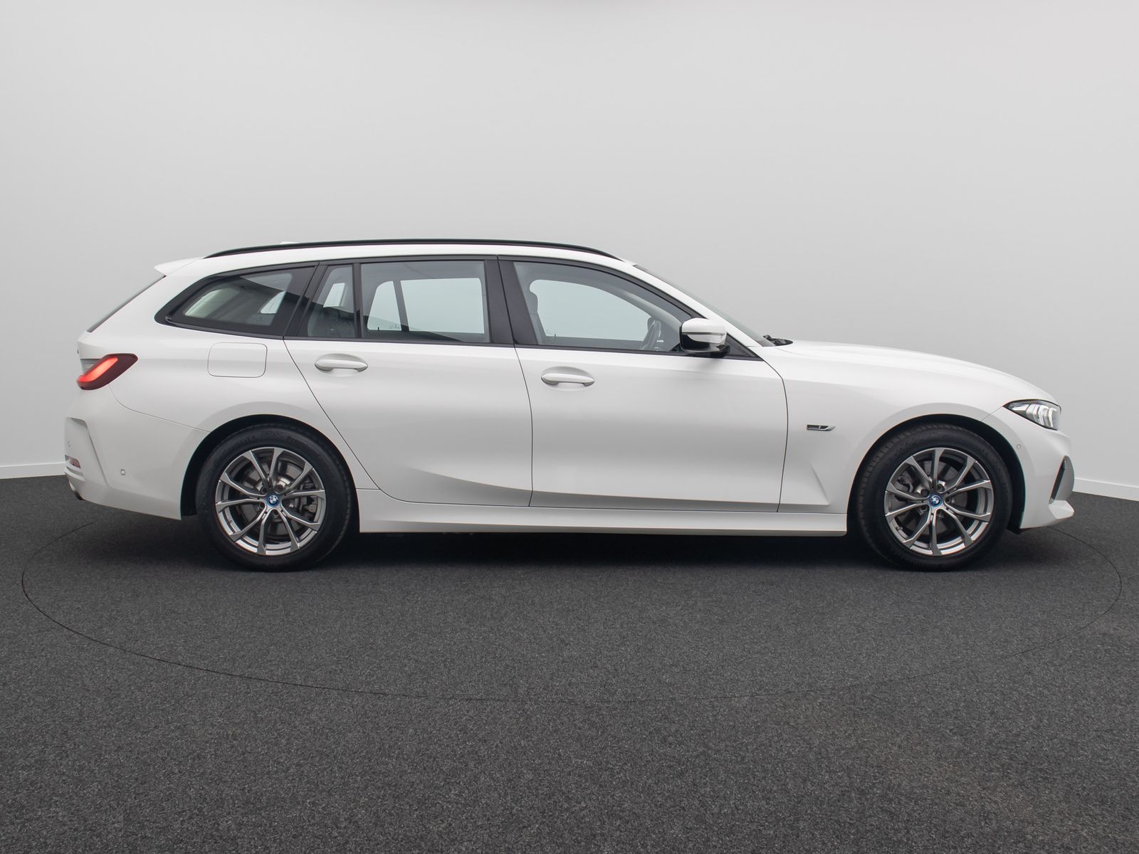 Fahrzeugabbildung BMW 320e Stop&Go AHK Kamera DAB Sportsitz DrivAssist