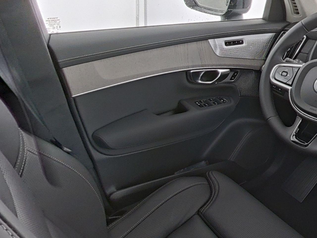 Volvo XC90 T8 AWD Ultra Bright !!B&W+MASSAGE+LUFTFW!!