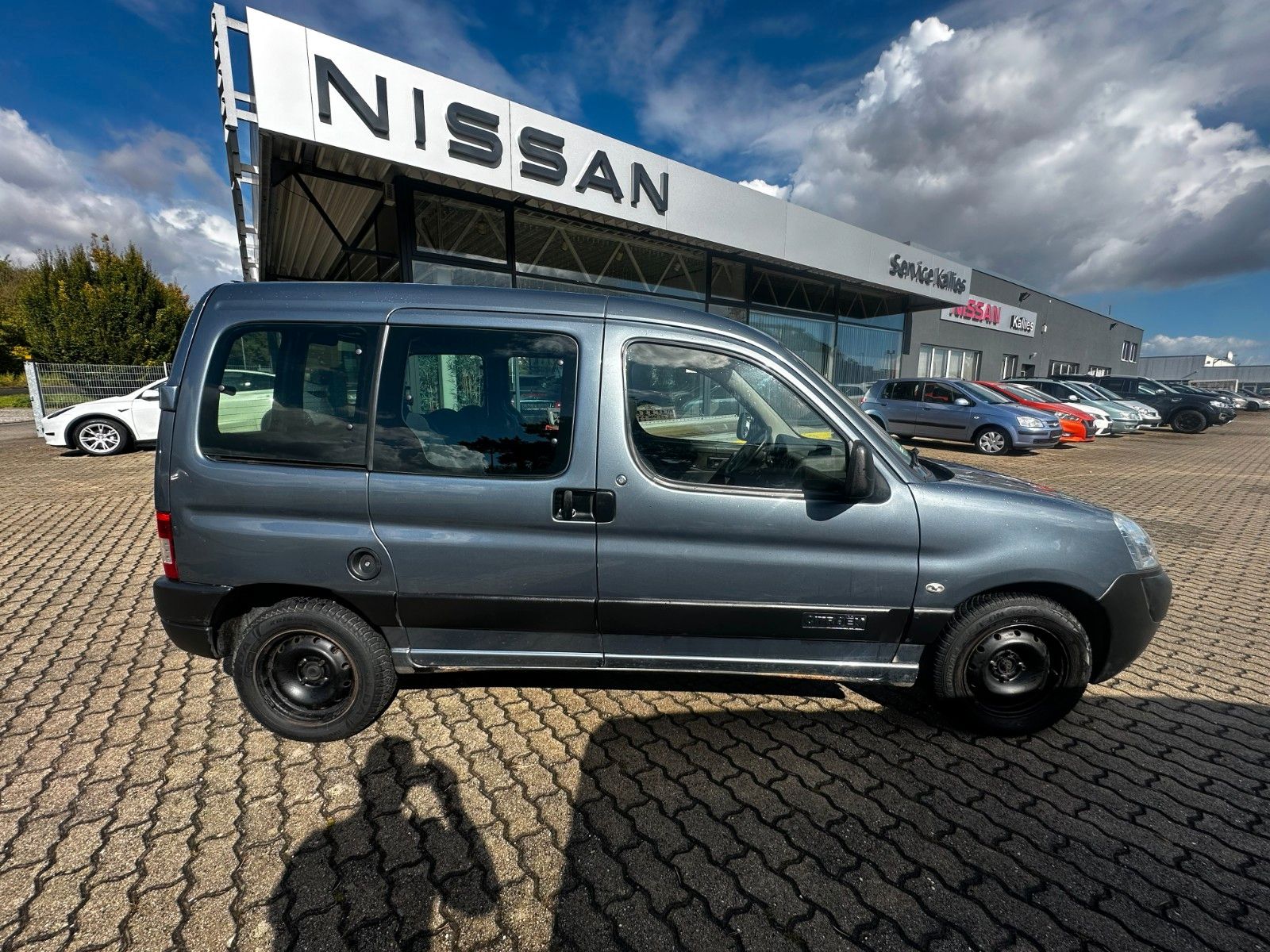 Fahrzeugabbildung Citroën Berlingo 1.4 First Kombi 8-fach, KD & TÜV neu.