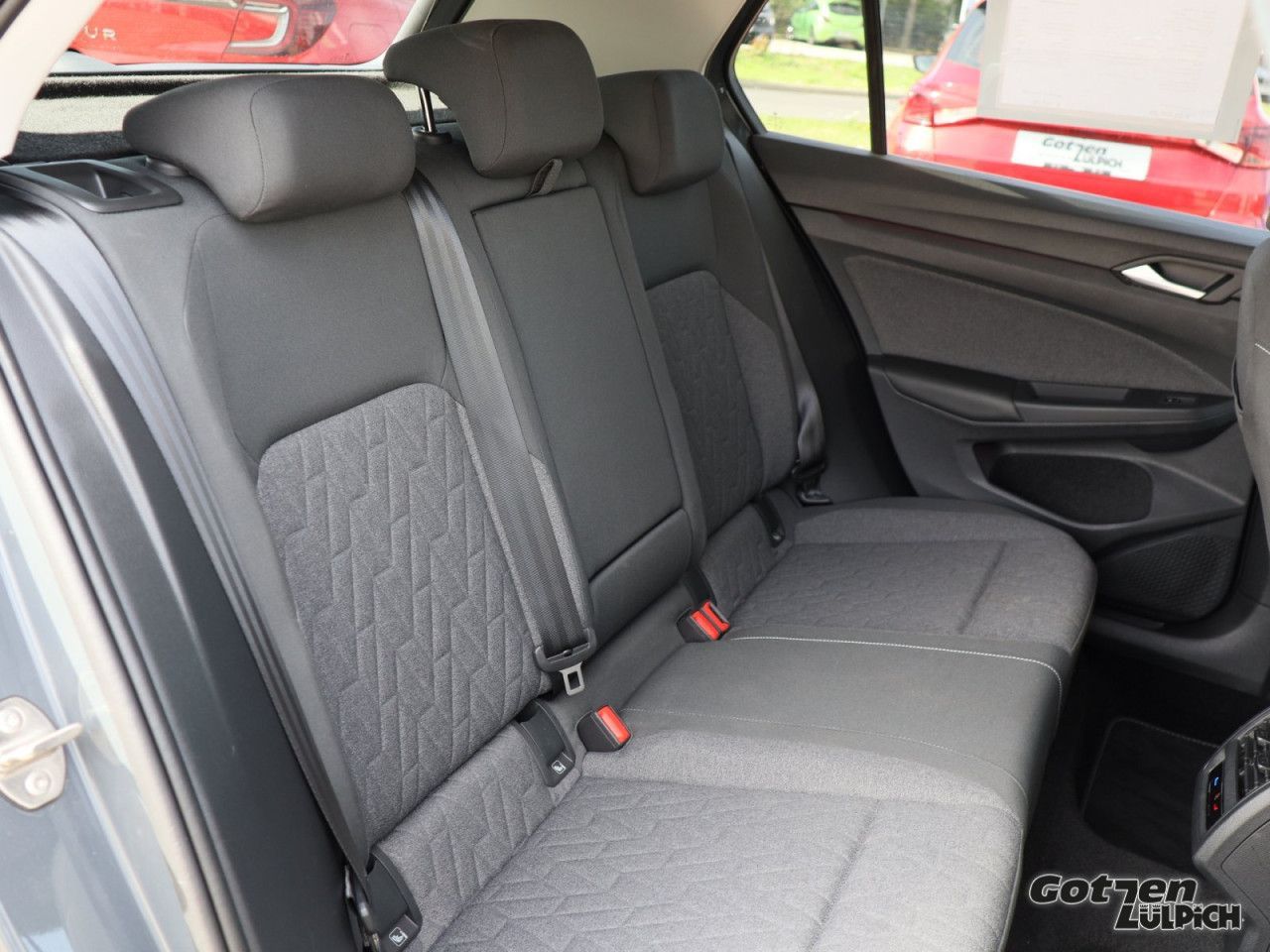 Fahrzeugabbildung Volkswagen Golf VIII 1.5 eTSI Move DSG Navi Bluetooth LED