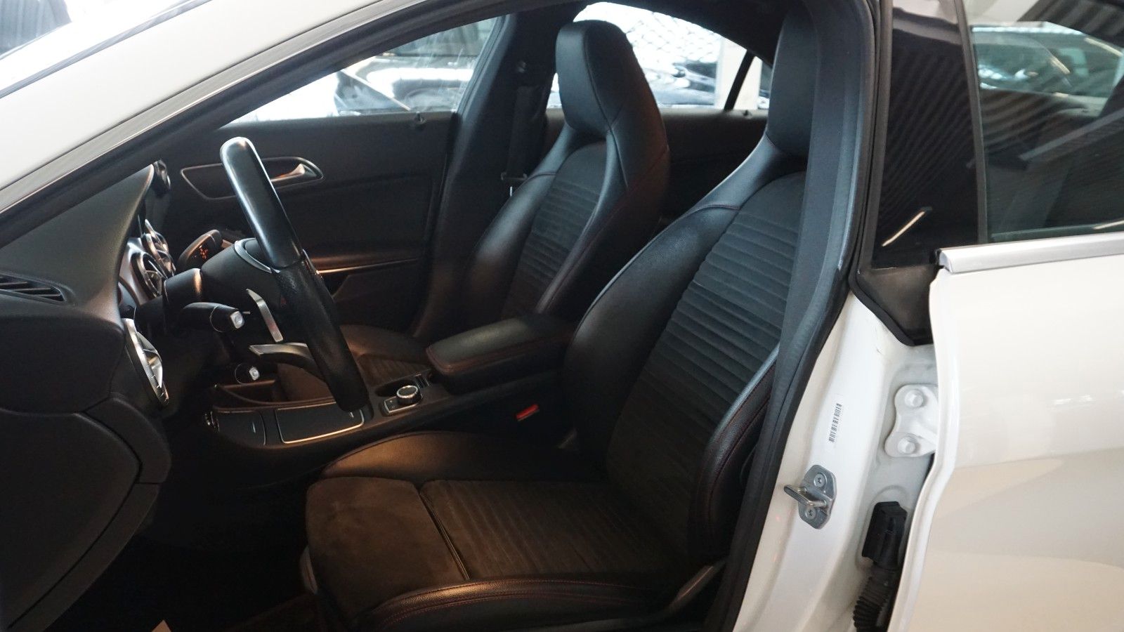 Fahrzeugabbildung Mercedes-Benz CLA 200 AMG