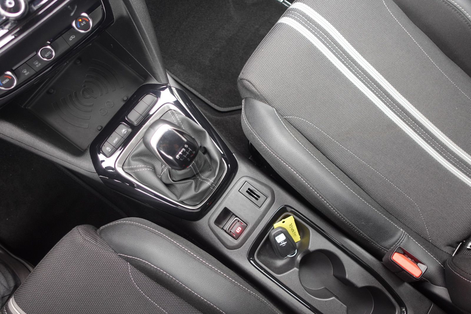 Fahrzeugabbildung Opel Corsa GS 1.2T,Navi,Kamera, Sitzhzg,Allwetter,LED