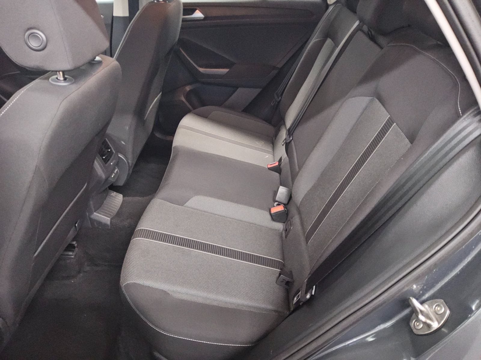 Volkswagen T-Roc 1.0 TSI Life LED DC PDC Shz foto 13