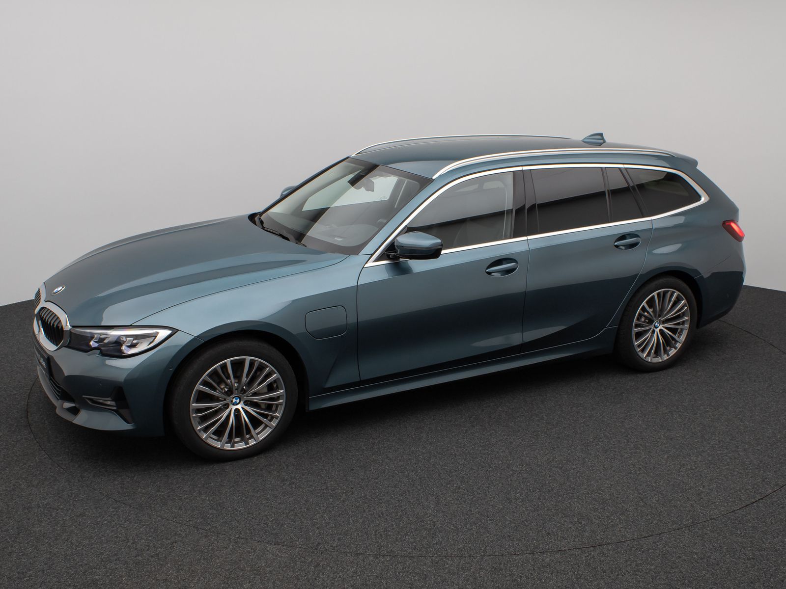 Fahrzeugabbildung BMW 330e  Sport Line Kamera DAB HiFi Komfort Alarm