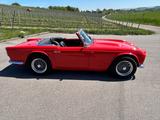 Triumph TR4 Cabrio Roadster mit Verdeck + Innenraumabd. - aus 1965: Cabrio