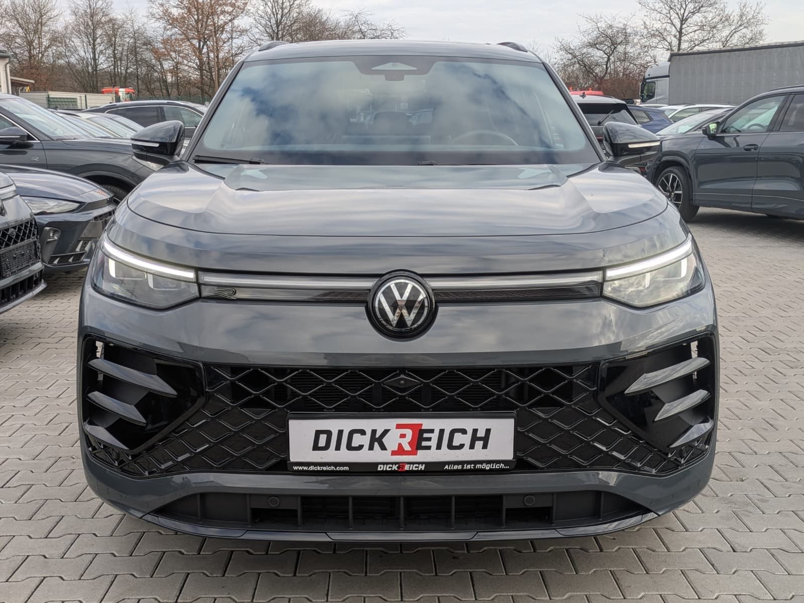 Fahrzeugabbildung Volkswagen Tayron 2.0 TDI 4M R-Line BLACK*7Si*MATRIX*PANO