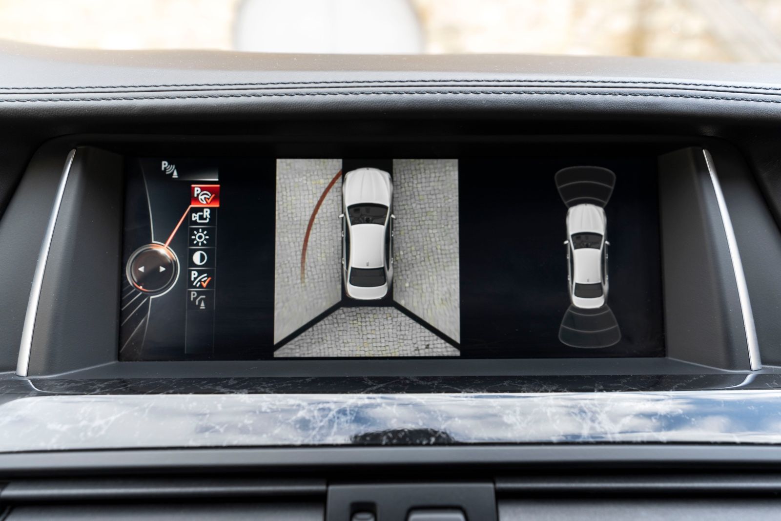 Fahrzeugabbildung BMW 550I M-SPORTPAKET HUD H&K LED KAM ACC