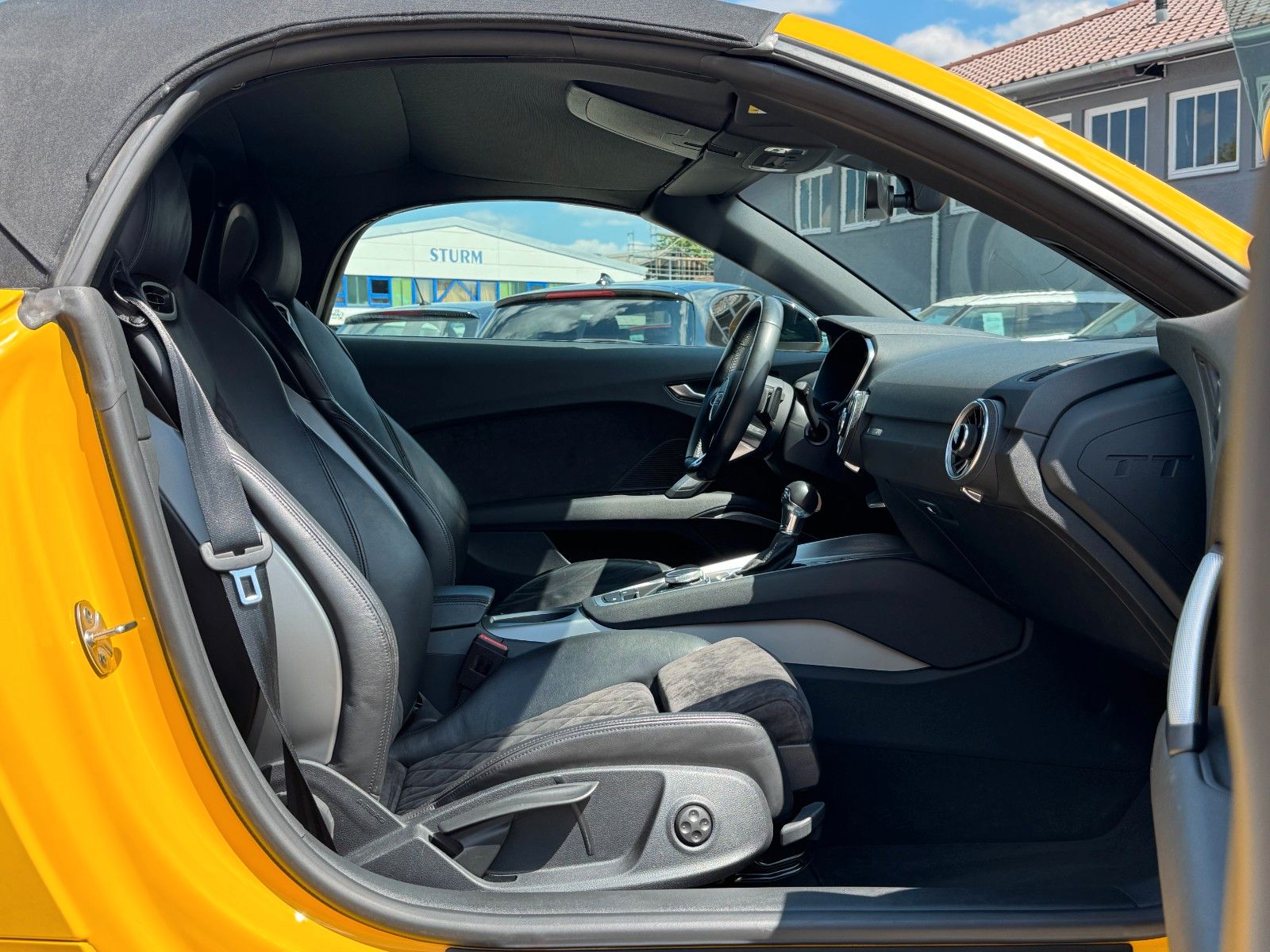 Fahrzeugabbildung Audi TT Roadster 2.0 TFSI DSG S-Line Alcantara B&O