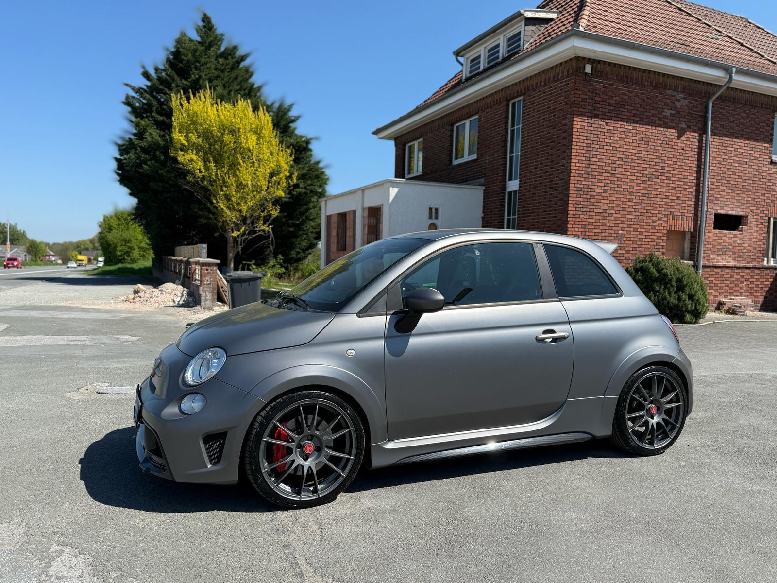 Abarth 500 695 biposto/Akrapovic/Carbon/18-Zoll