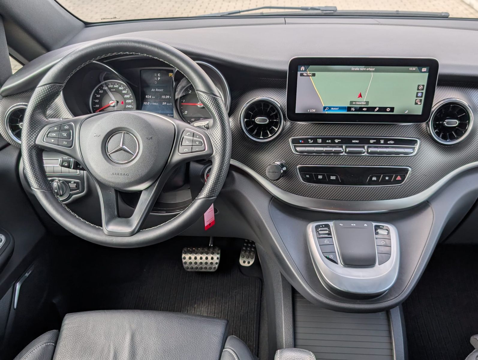 Fahrzeugabbildung Mercedes-Benz V 250 d AMG lang LEDER*DISTR.*BURM.*StandH.*LED