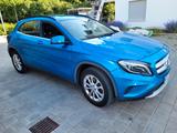 Mercedes-Benz GLA 180  Automatik  nur 20.200 km  - blaue Mercedes-Benz GLA 180