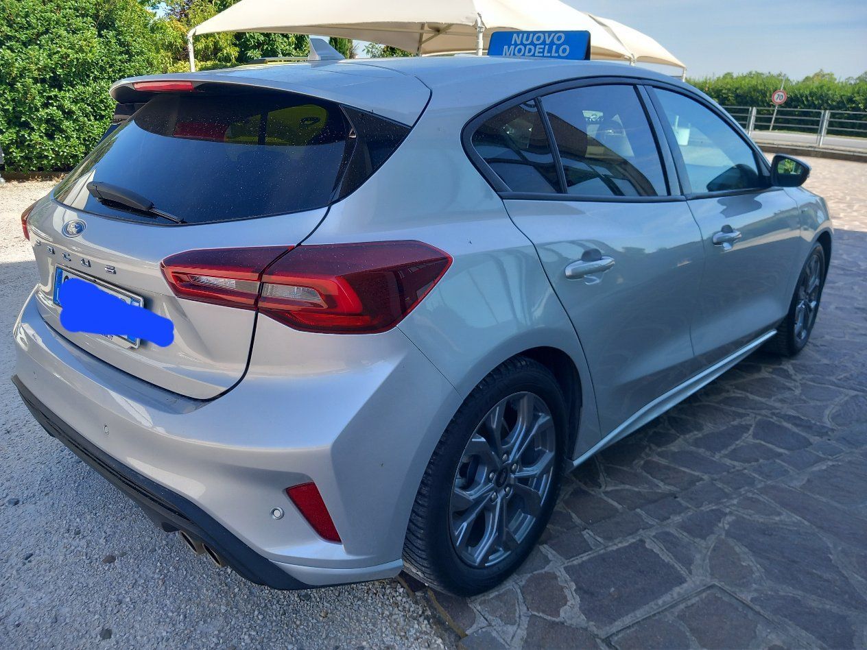 Ford Focus 5 Porte Focus 1.0 ecoboost h S. T.lin imagem 2
