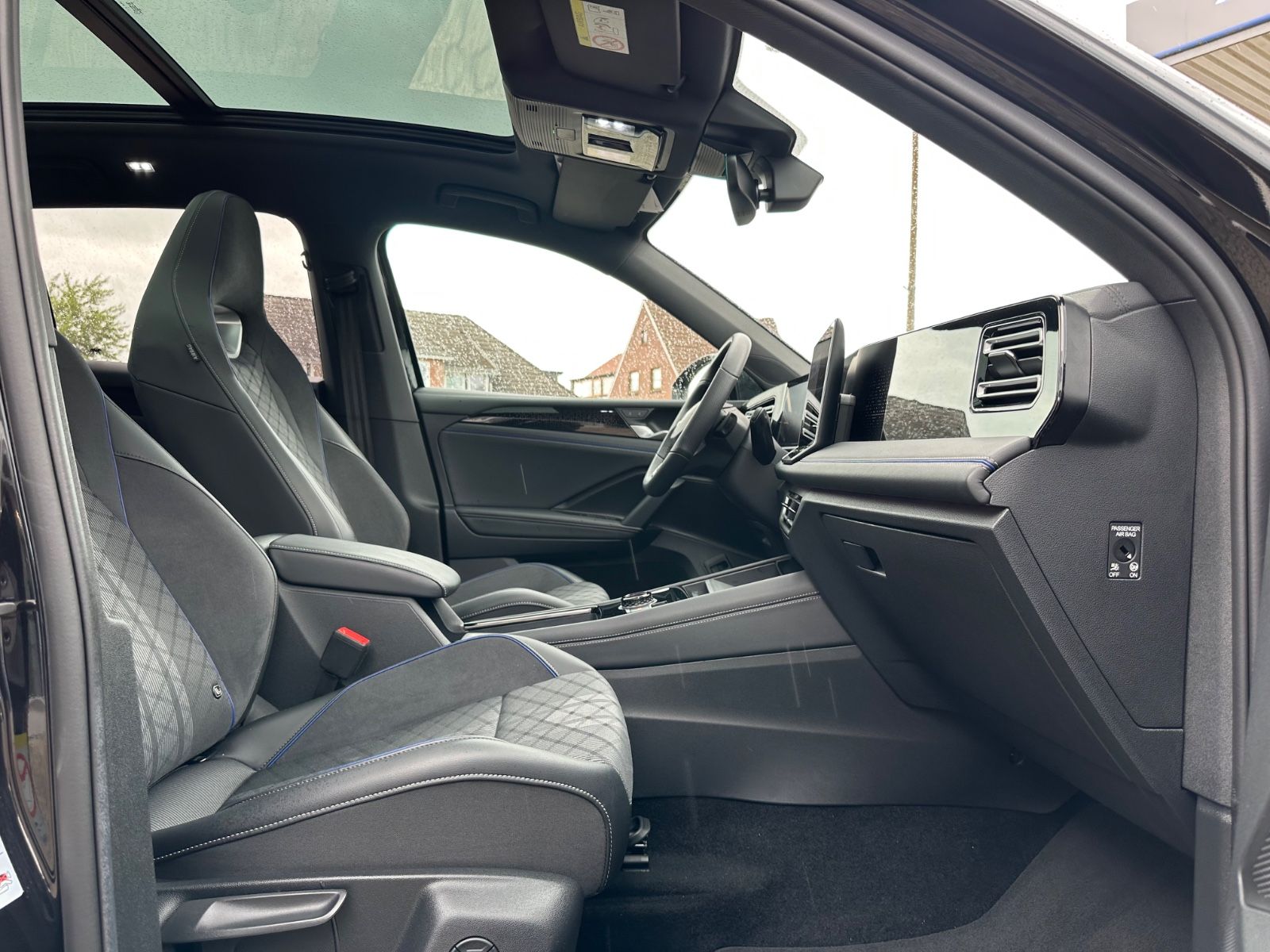 Fahrzeugabbildung Volkswagen Tiguan 2.0 TDI 4M R-Line Pano/AHK/ACC/Navi