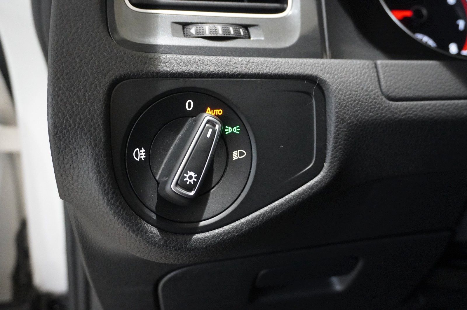 Fahrzeugabbildung Volkswagen Golf VII VARI. 1.5 TGI COMFORT. DSG NAVI/LED/ACC