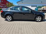 Chevrolet Cruze 1.6 LS Benziner  1.Hand - Automatik - PDC - Chevrolet Cruze mit Benzin-Antrieb