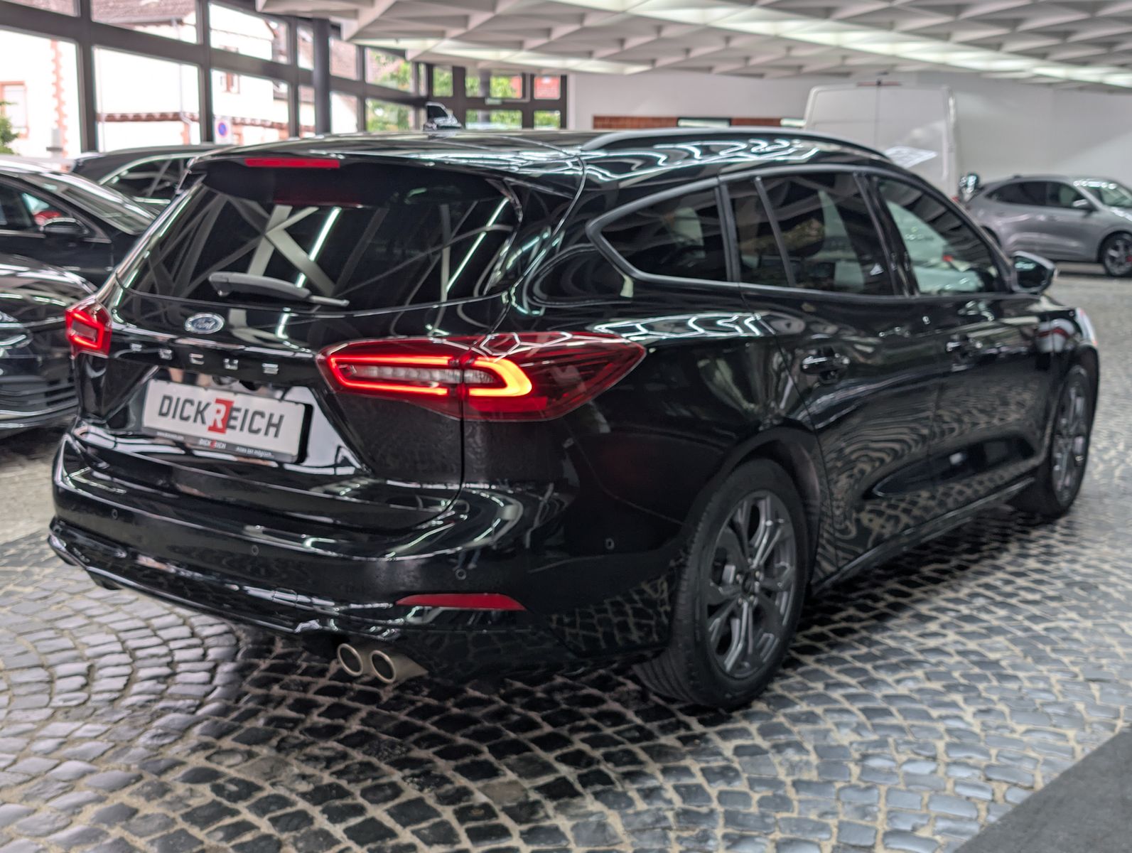 Fahrzeugabbildung Ford Focus 1.0 EB ST-Line ACC LED KAM WINTER Styling
