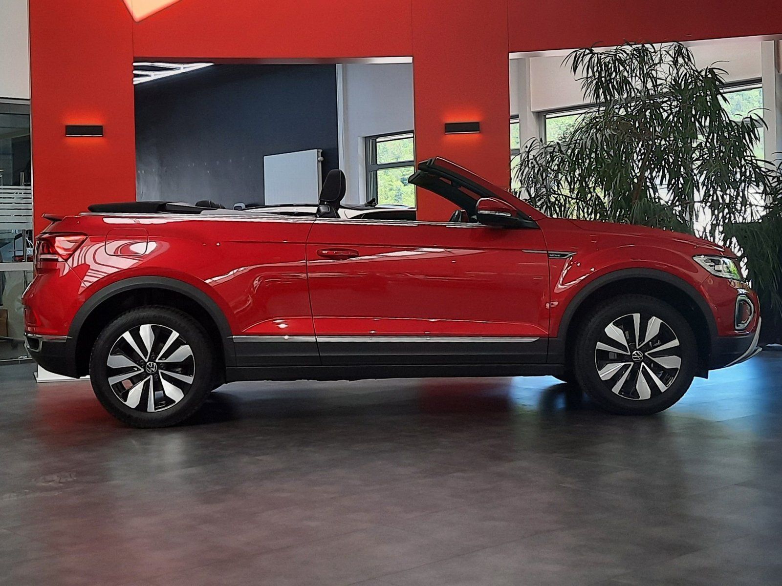 Fahrzeugabbildung Volkswagen T-Roc Cabriolet Move TSI *AHK*Navi*LED*PDC*Sitzh