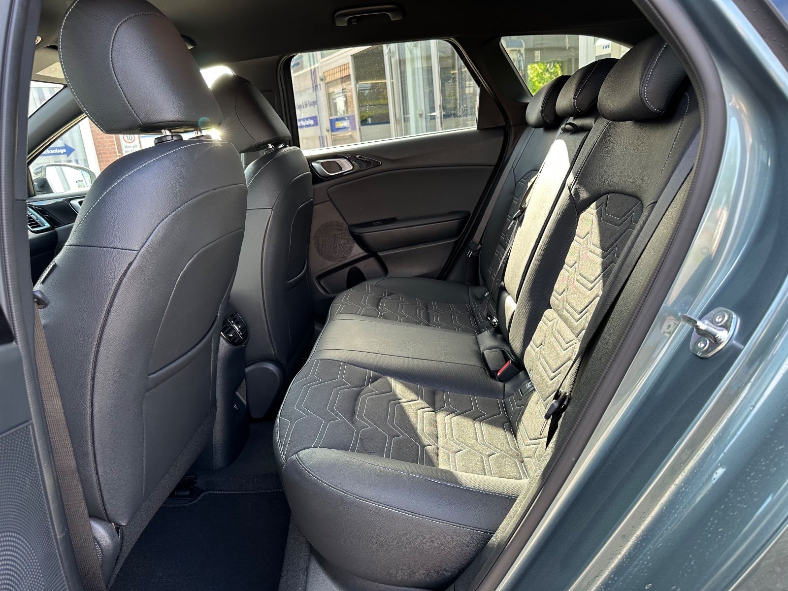 Fahrzeugabbildung Kia Ceed Sportswagon 1.0 T-GDi DCT Navi/GRA/Shzg/PDC