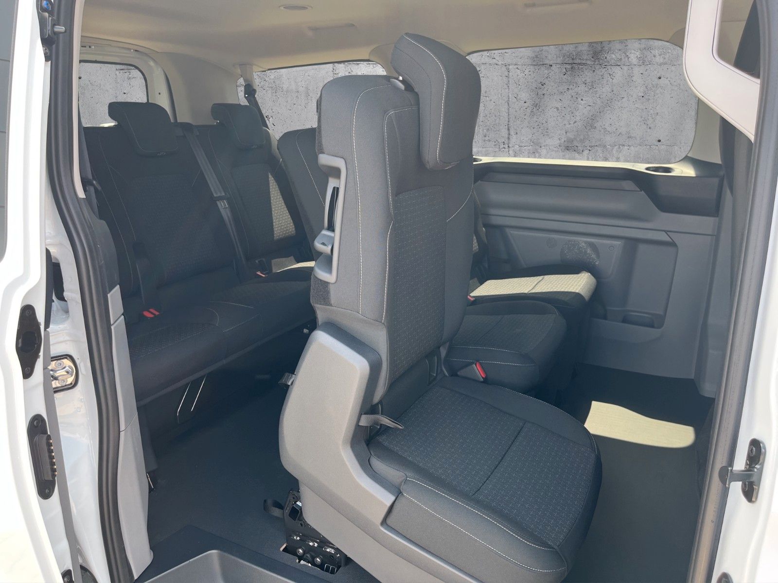 Fahrzeugabbildung Ford Transit Custom Kombi 320 L1 Trend