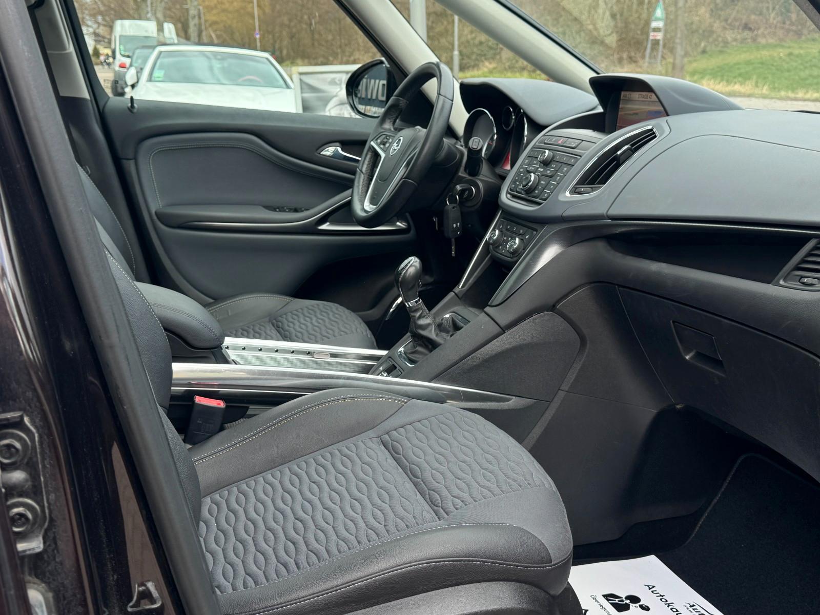 Opel Zafira C 2.0D*Leder*7Sitze*Xenon*Pano*Navi*VOLL!