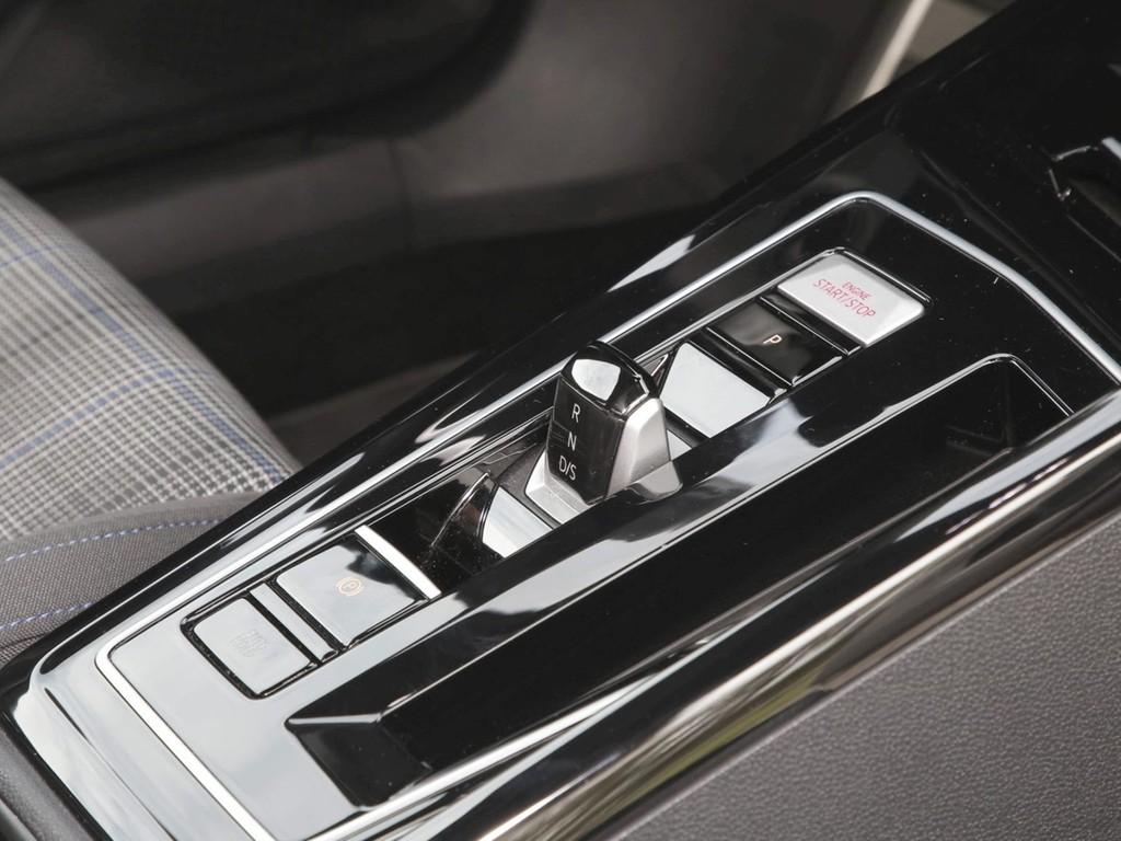 Volkswagen Golf VIII GTE 1.5 TSI eHybrid 200 kW 17" HUD AHK, миниатюра 10