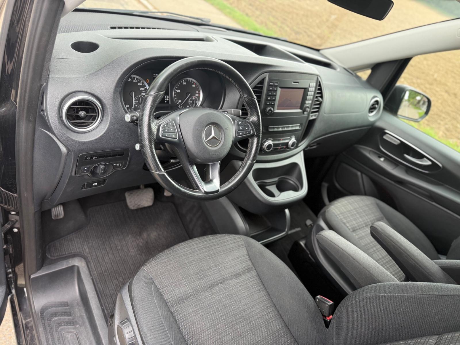 Mercedes-Benz Vito Tourer 4MATIC Lang,8-Sitze,Navi,Aut.,SHZ,AH