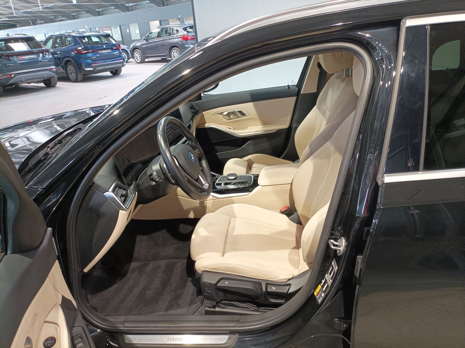 BMW 320e  LED|Navi|Sitzheiz|Kamera foto 8