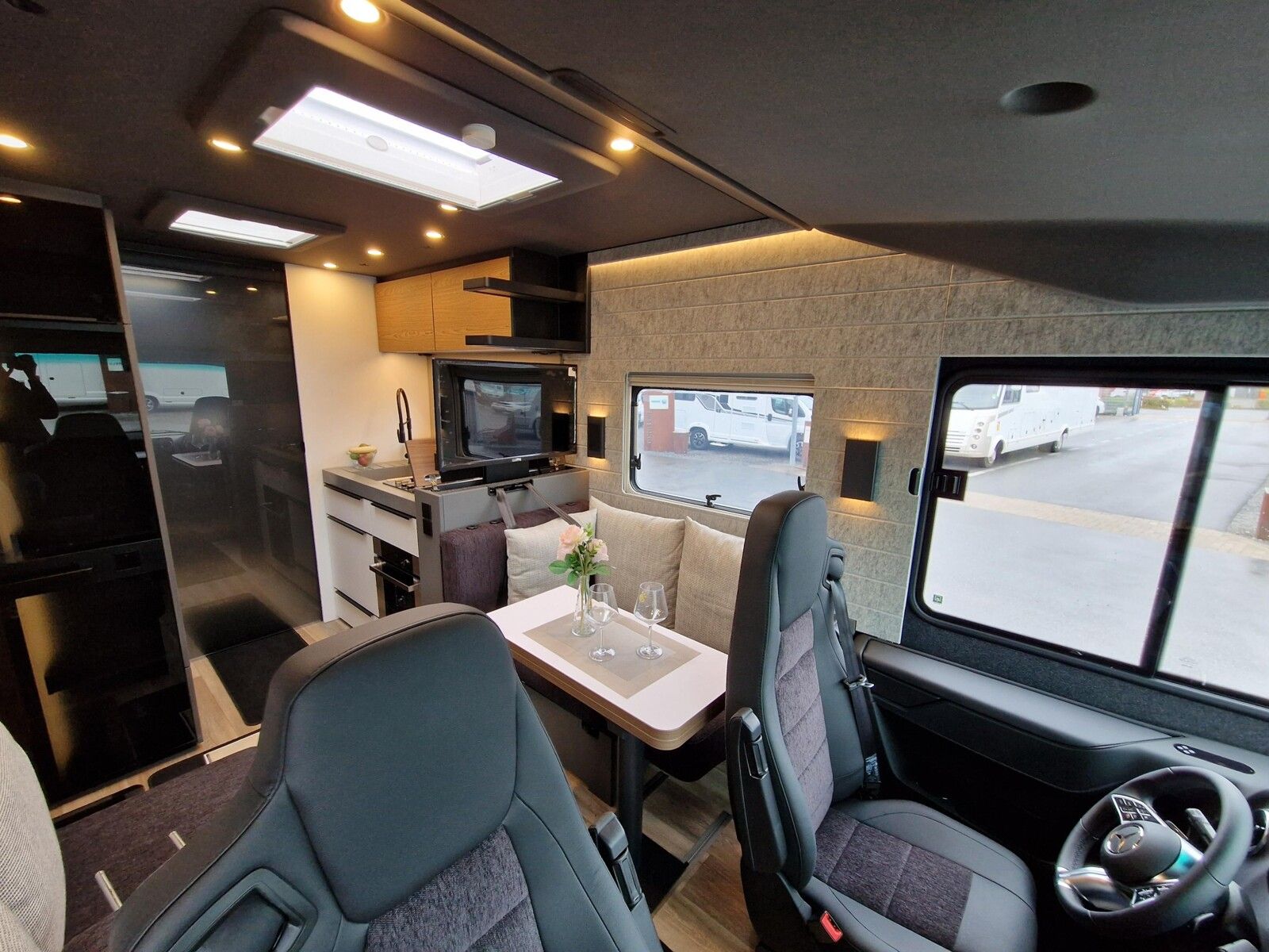 Fahrzeugabbildung Niesmann + Bischoff Arto 88 Verfügbar ab Okt. 2026