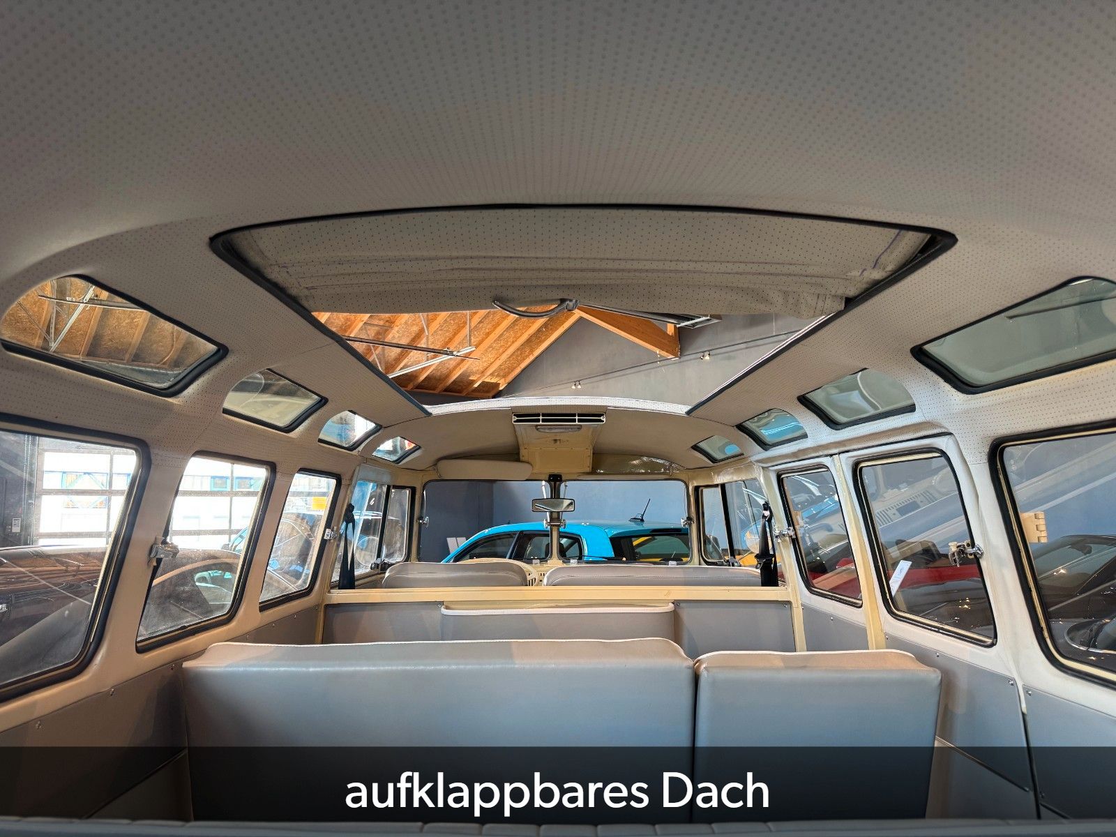 Fahrzeugabbildung Volkswagen T1 Samba 9-Sitzer Faltdach mit Panoramafenstern