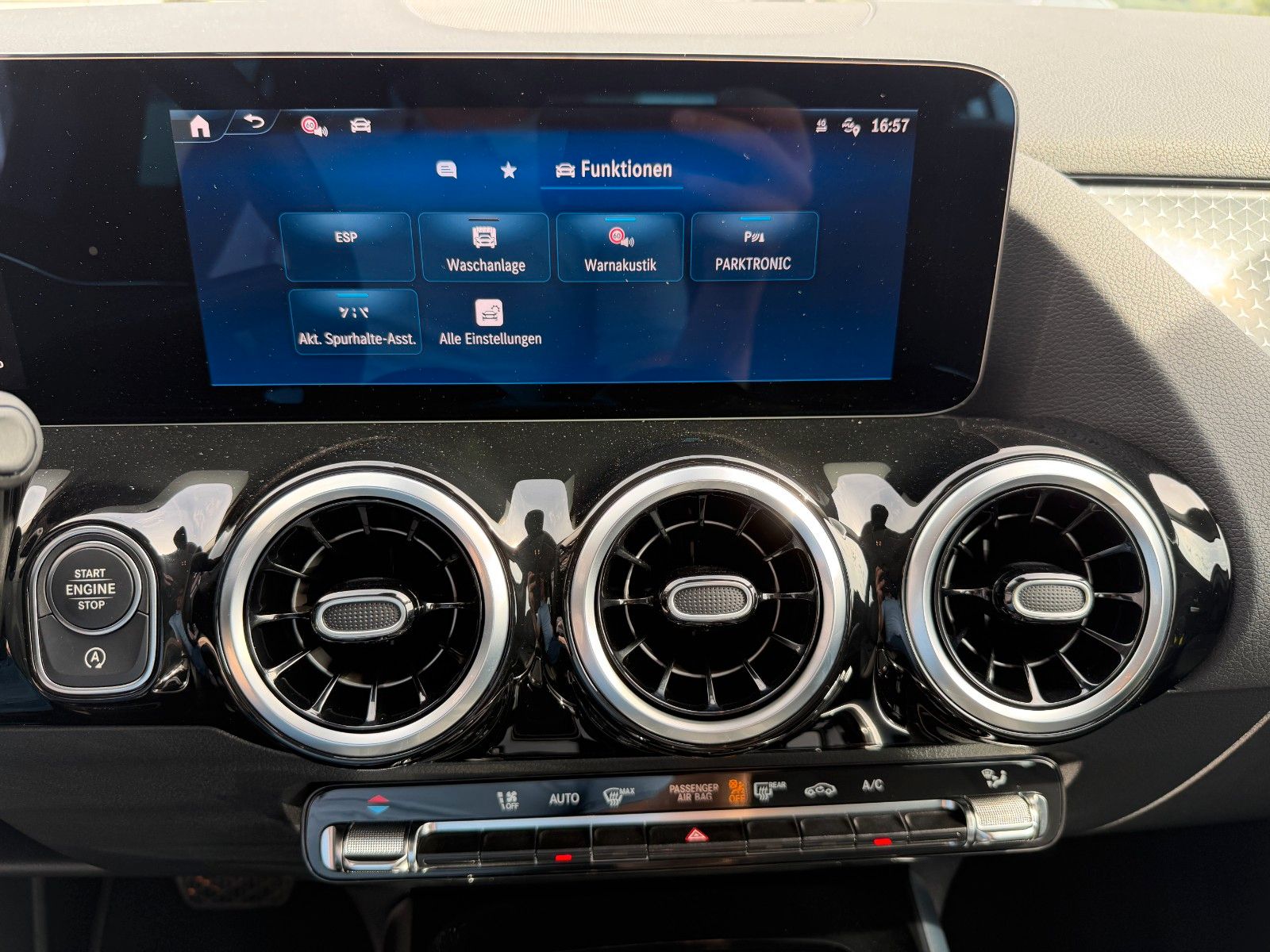 Fahrzeugabbildung Mercedes-Benz GLA 200 d Progressive AHK+TOTW+R-Kamera+Carplay