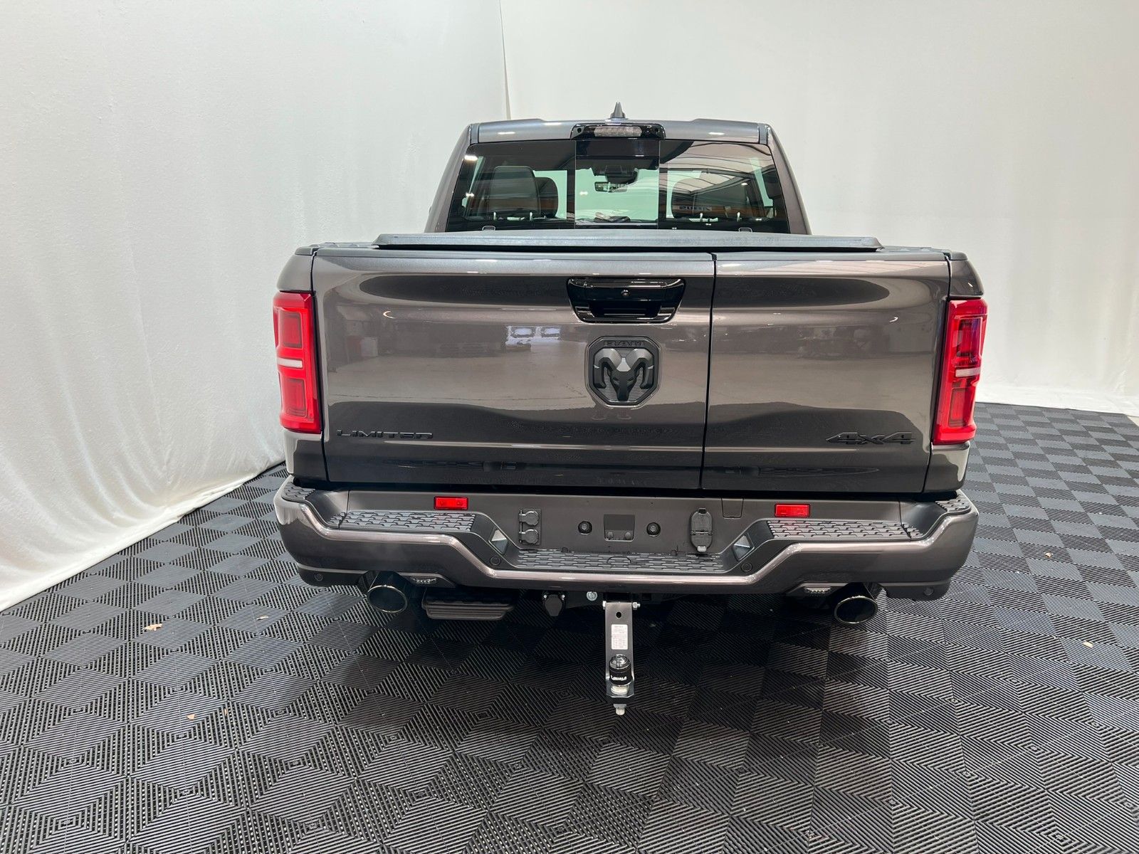 Fahrzeugabbildung Dodge RAM 1500 Limited Night  5,7L V8 HEMI / MFT