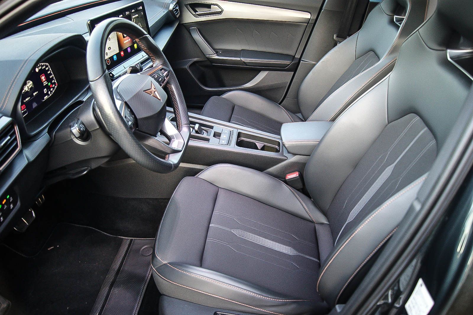 Fahrzeugabbildung CUPRA Formentor VZ 2.0i DSG DARK CAMOUFLAGE COPPER ACC