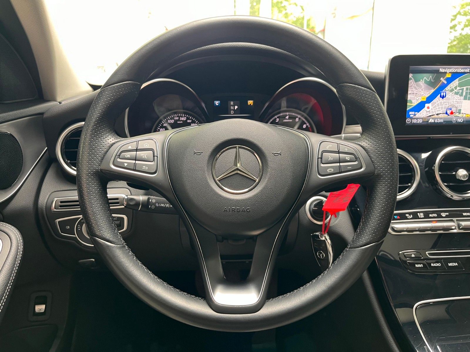Fahrzeugabbildung Mercedes-Benz C 180 CGI Avantgarde*Schiebedach*LED*Navi*PDC*