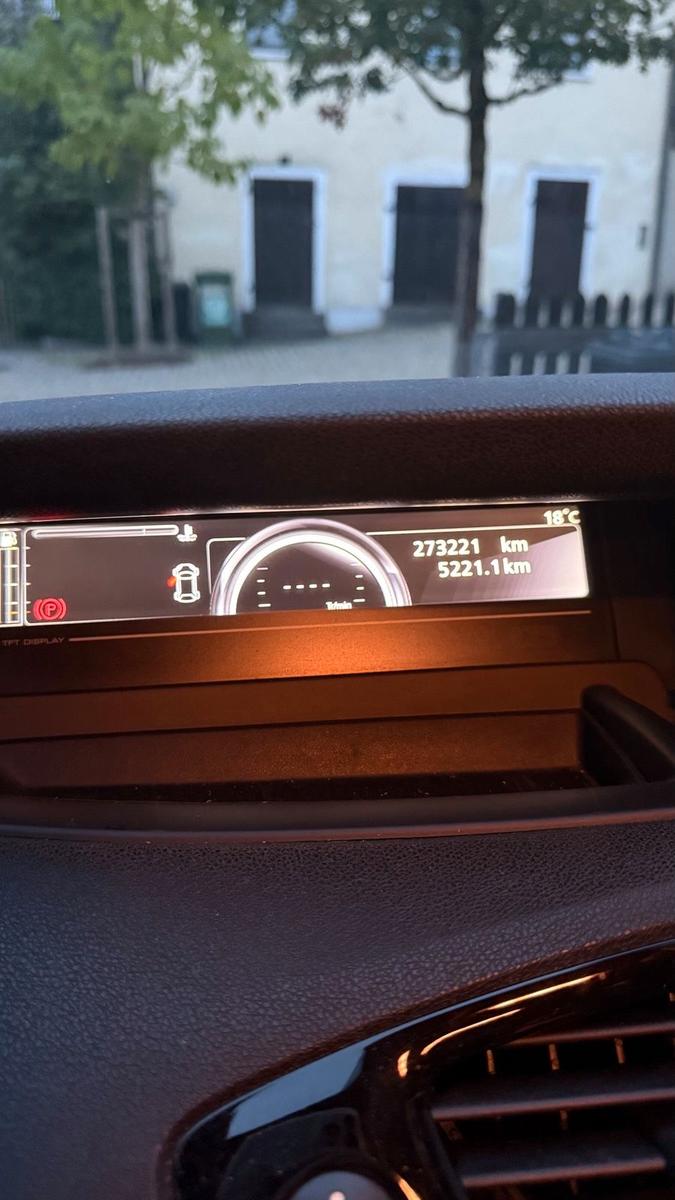 Renault Scenic 2012 — photo 11