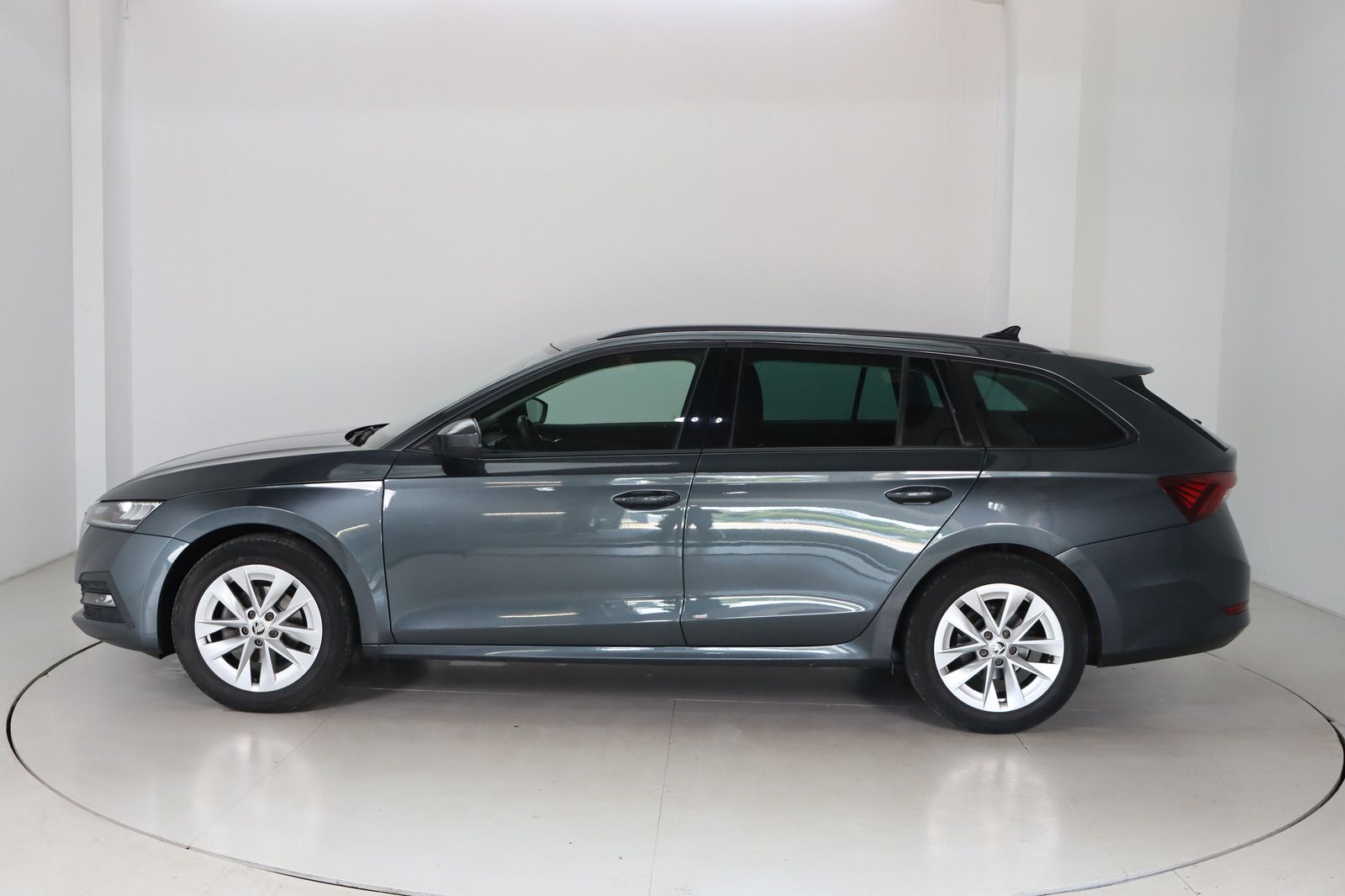 Fahrzeugabbildung SKODA Octavia Combi 1.5 TSI * RFK * LED * Keyless