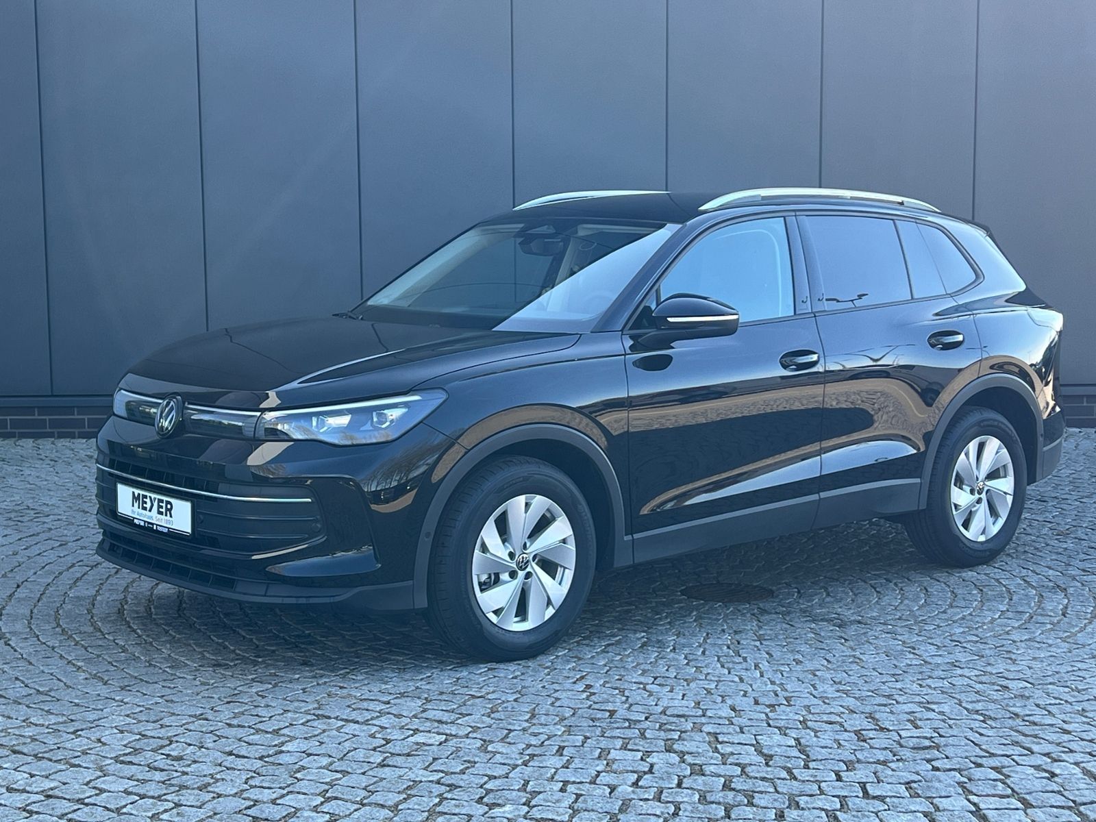 Fahrzeugabbildung Volkswagen Tiguan LIFE 1.5 eTSI DSG *AHK, LED Plus, Kamera,