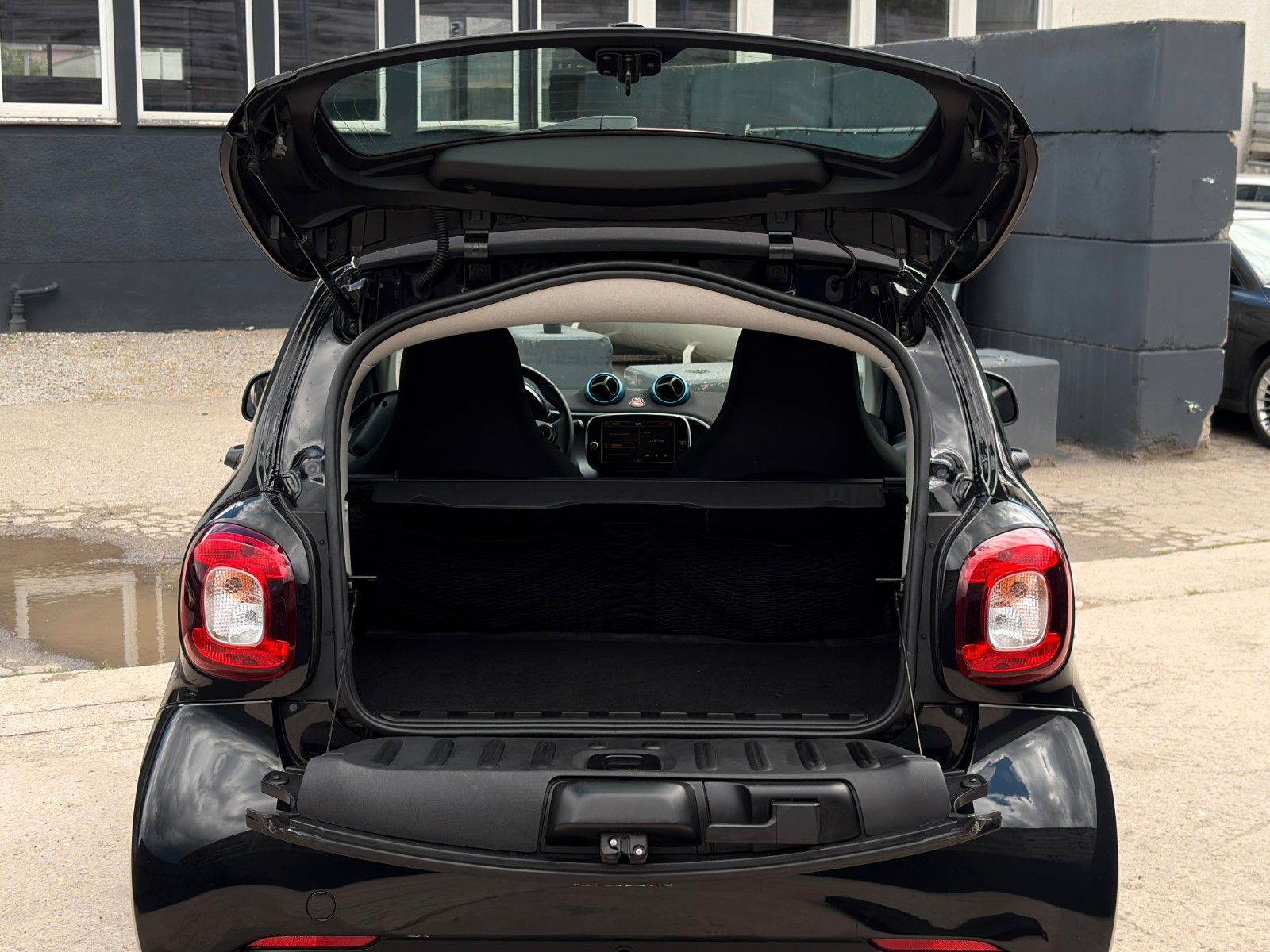 Fahrzeugabbildung Smart ForTwo Coupe EQ 60kW SHZ PDC Temp. Klima CarPlay